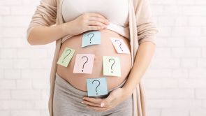 Umělé oplodnění a těhotenství v době koronaviru. Je čeho se bát? 