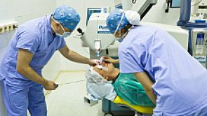 Odstranění šedého zákalu bez skalpelu má za sebou už tisícovka pacientů